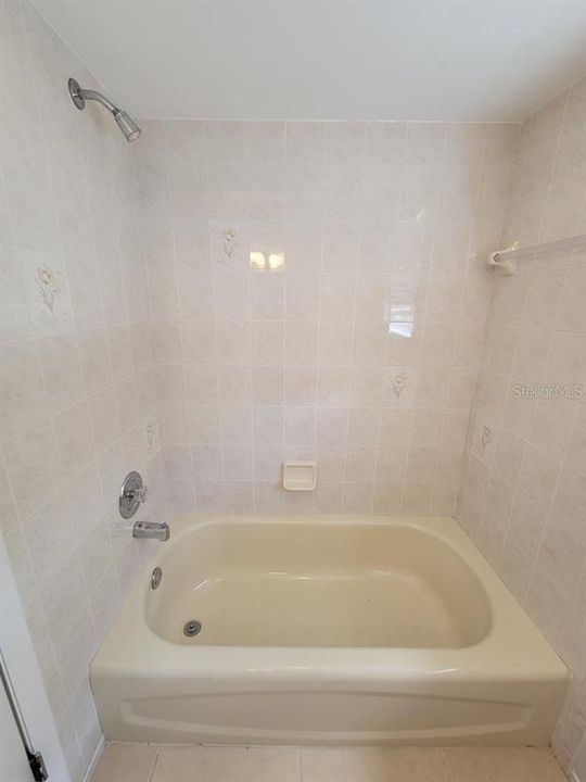 На продажу: $115,000 (2 спален, 2 ванн, 1135 Квадратных фут)