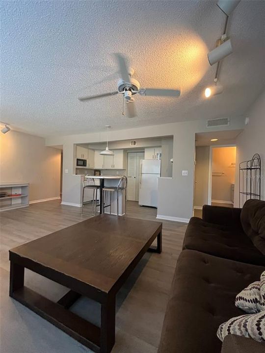 В аренду: $425 (4 спален, 2 ванн, 1177 Квадратных фут)