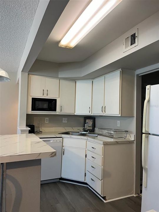 В аренду: $425 (4 спален, 2 ванн, 1177 Квадратных фут)