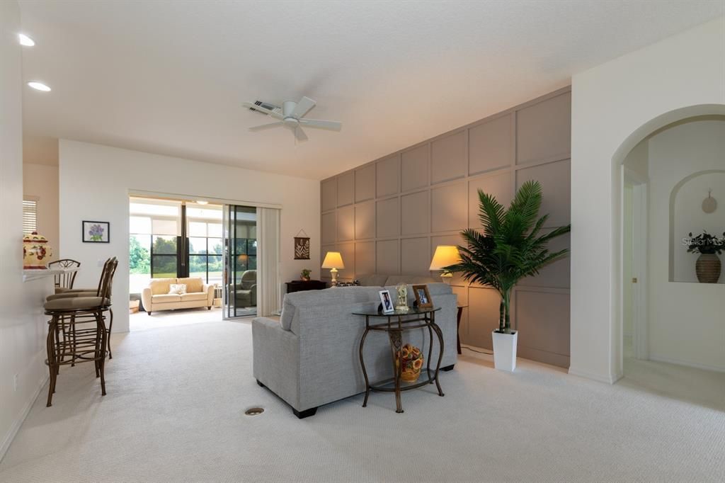 合同活跃: $335,000 (3 贝兹, 2 浴室, 1732 平方英尺)