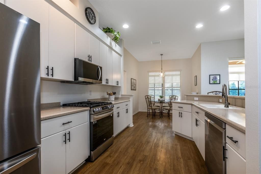 合同活跃: $335,000 (3 贝兹, 2 浴室, 1732 平方英尺)