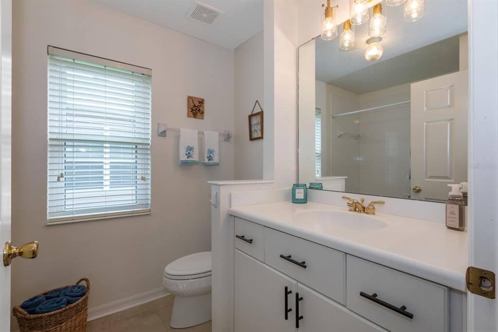 合同活跃: $335,000 (3 贝兹, 2 浴室, 1732 平方英尺)