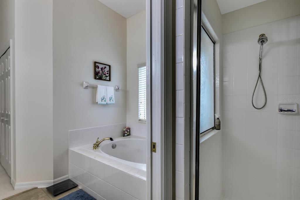 合同活跃: $335,000 (3 贝兹, 2 浴室, 1732 平方英尺)