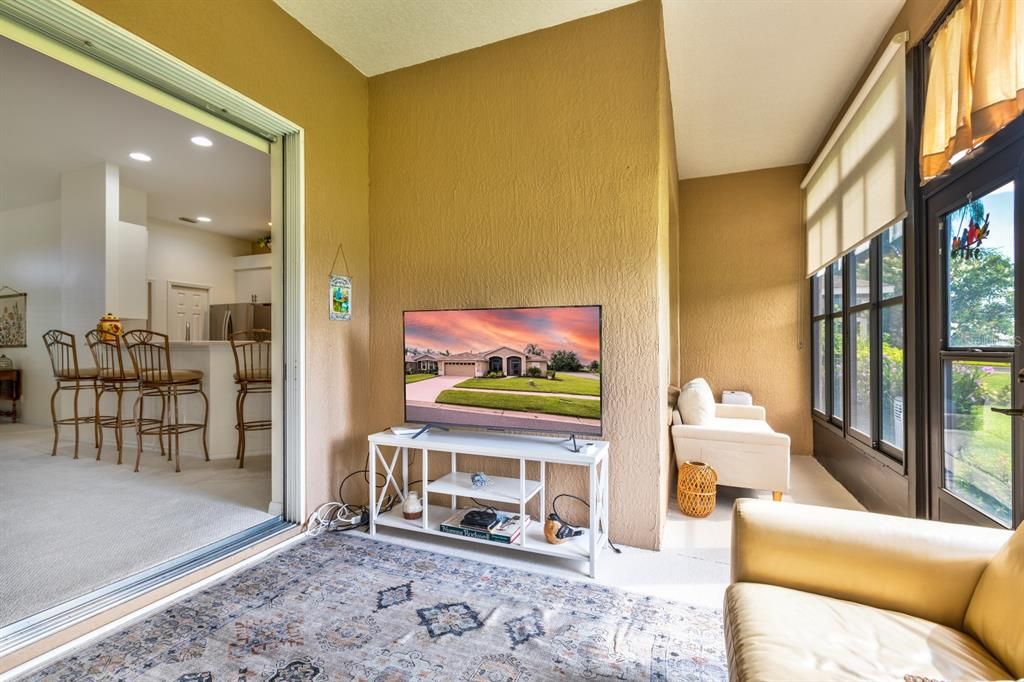 合同活跃: $335,000 (3 贝兹, 2 浴室, 1732 平方英尺)