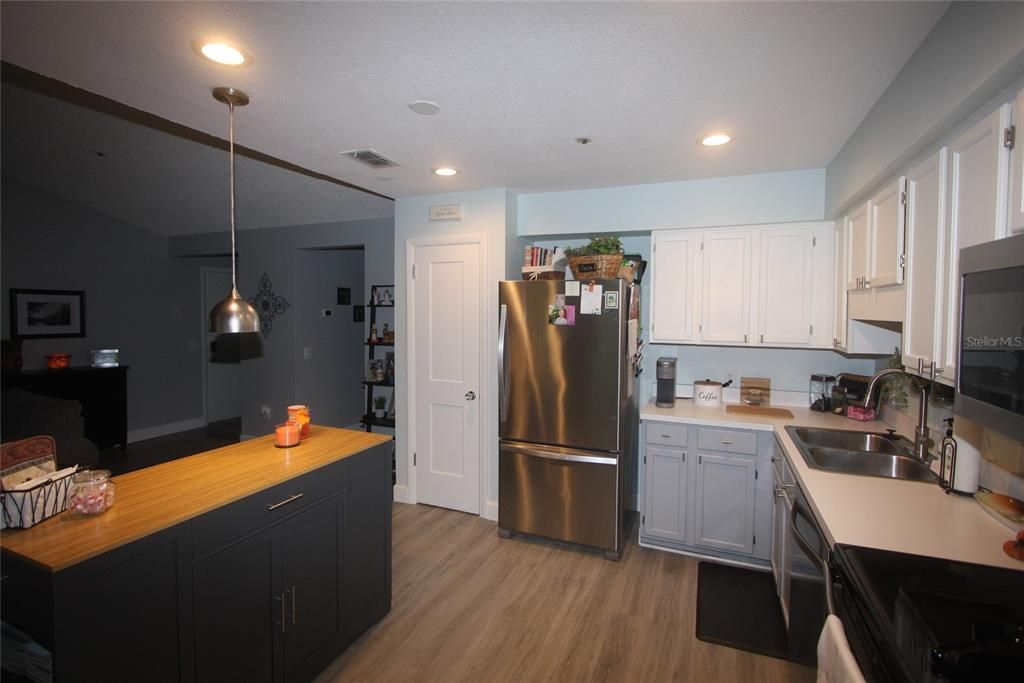 待售: $234,900 (2 贝兹, 2 浴室, 1129 平方英尺)