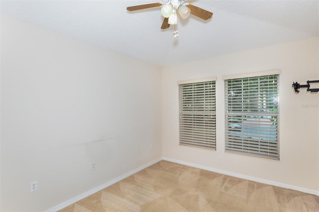 待售: $229,000 (2 贝兹, 2 浴室, 1389 平方英尺)