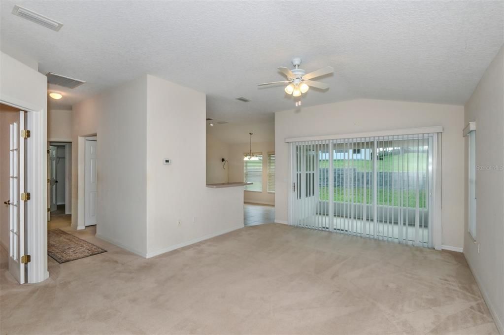 待售: $229,000 (2 贝兹, 2 浴室, 1389 平方英尺)