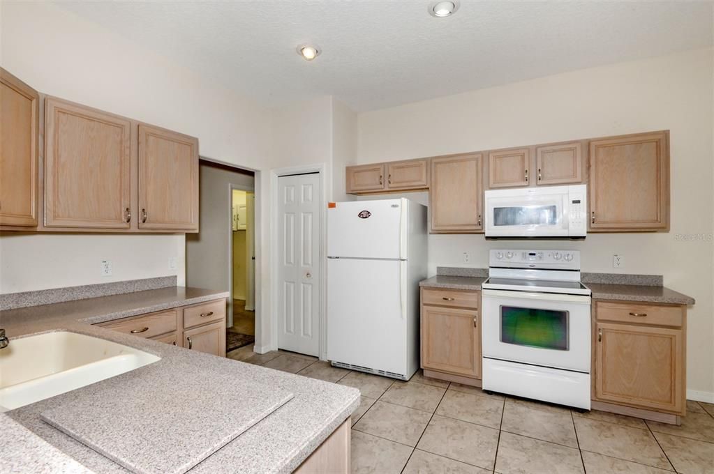 待售: $229,000 (2 贝兹, 2 浴室, 1389 平方英尺)