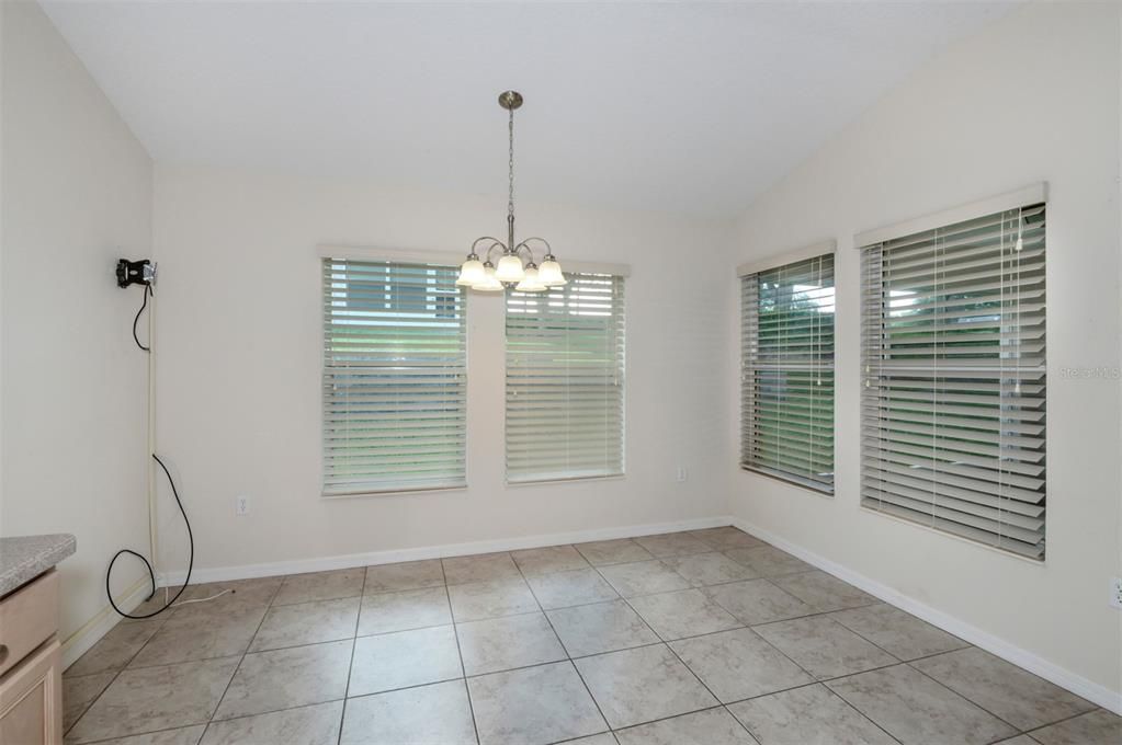 待售: $229,000 (2 贝兹, 2 浴室, 1389 平方英尺)