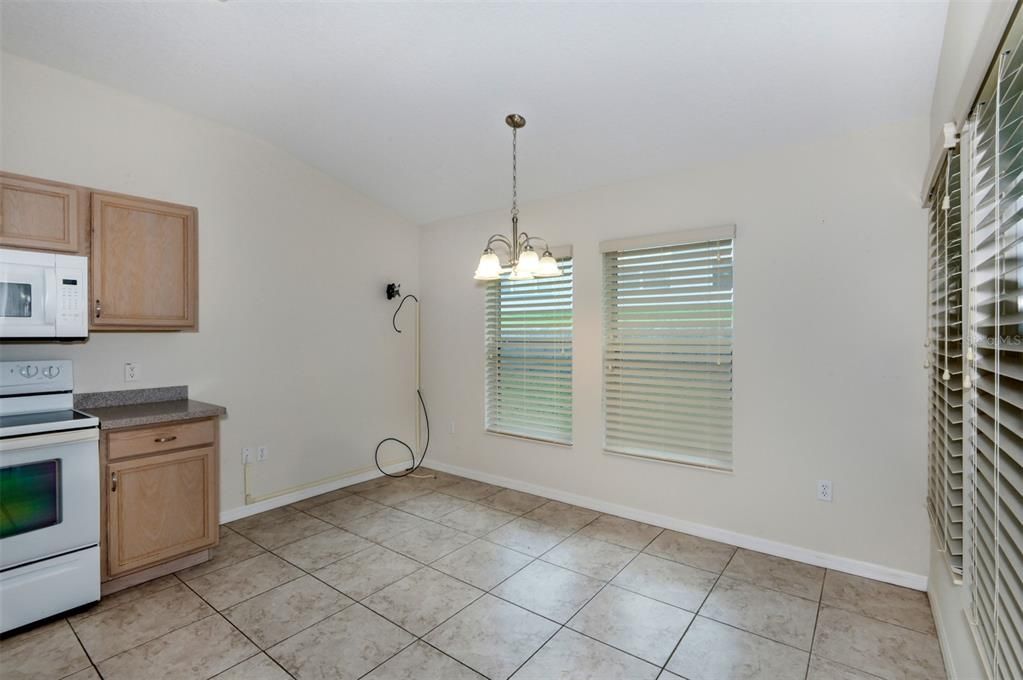 待售: $229,000 (2 贝兹, 2 浴室, 1389 平方英尺)