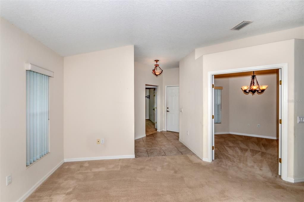 待售: $229,000 (2 贝兹, 2 浴室, 1389 平方英尺)