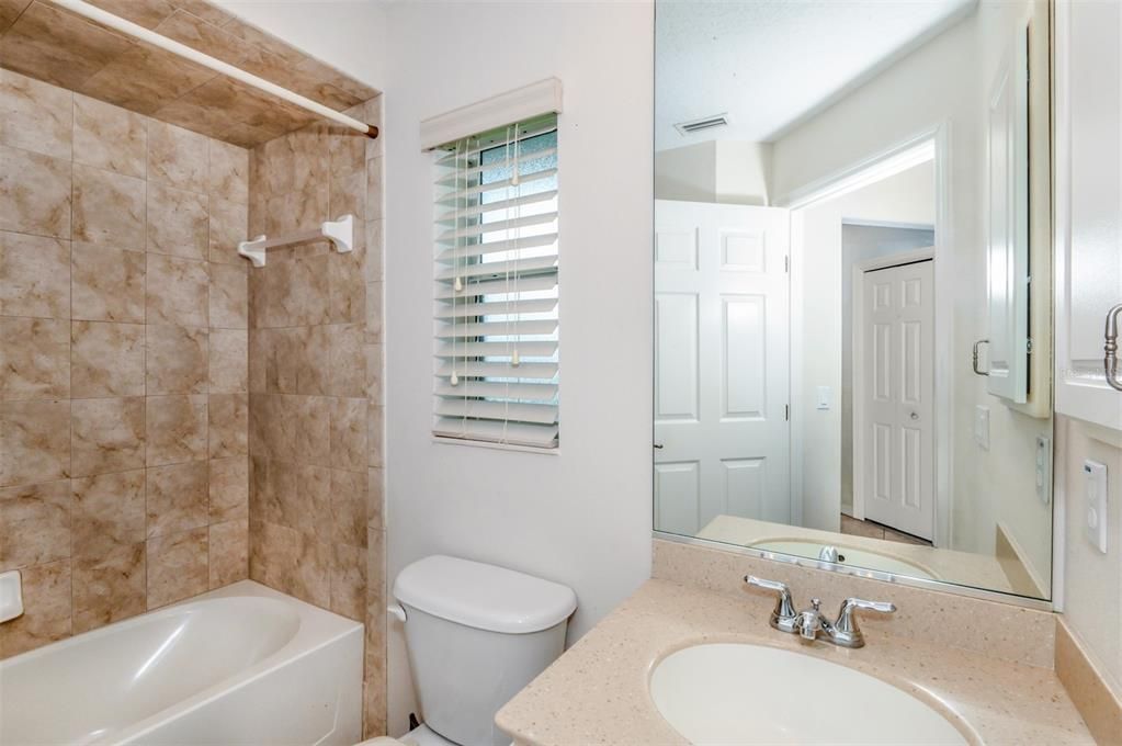 待售: $229,000 (2 贝兹, 2 浴室, 1389 平方英尺)