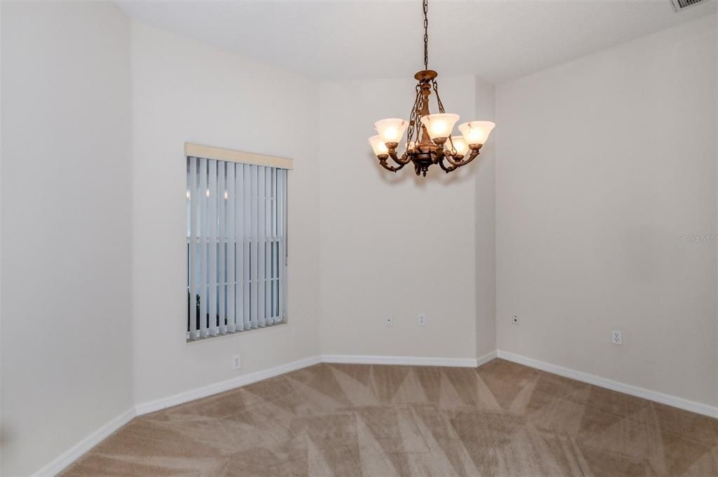 待售: $229,000 (2 贝兹, 2 浴室, 1389 平方英尺)