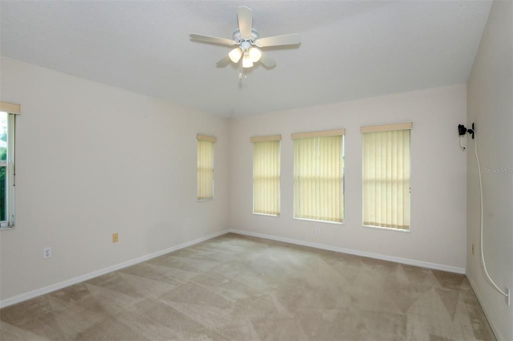 待售: $229,000 (2 贝兹, 2 浴室, 1389 平方英尺)