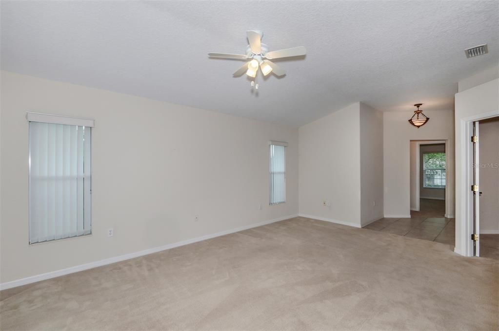 待售: $229,000 (2 贝兹, 2 浴室, 1389 平方英尺)