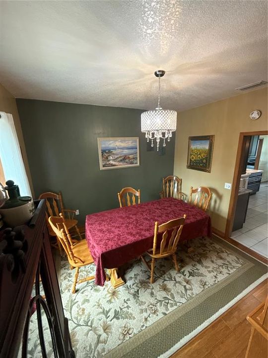 出租: $4,500 (4 贝兹, 3 浴室, 2489 平方英尺)