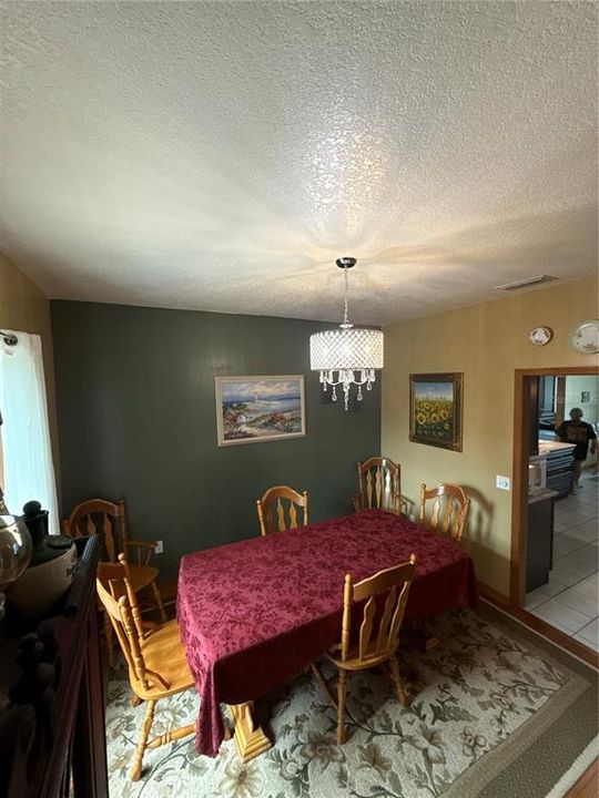 出租: $4,500 (4 贝兹, 3 浴室, 2489 平方英尺)