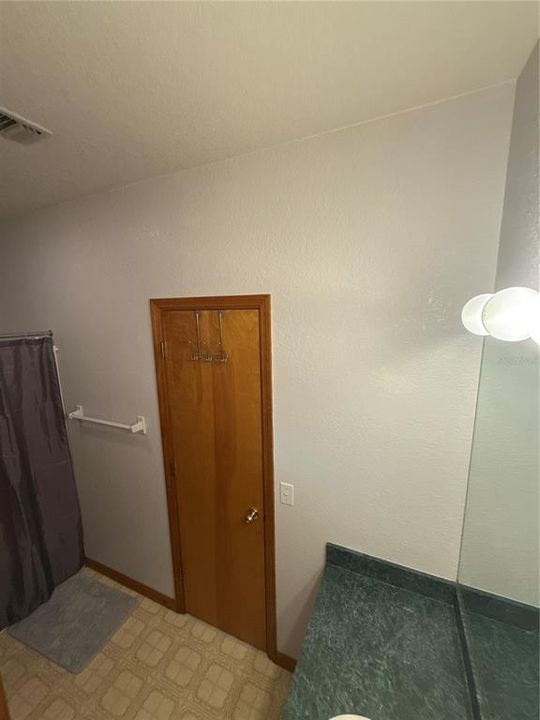 出租: $4,500 (4 贝兹, 3 浴室, 2489 平方英尺)