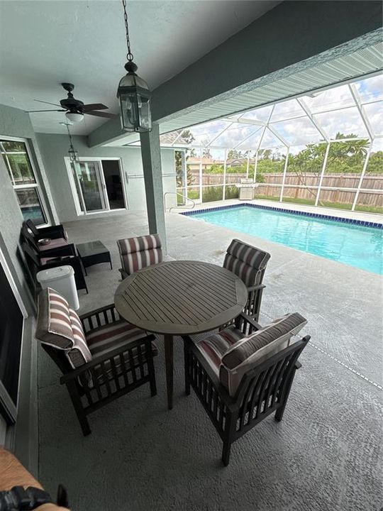 出租: $4,500 (4 贝兹, 3 浴室, 2489 平方英尺)