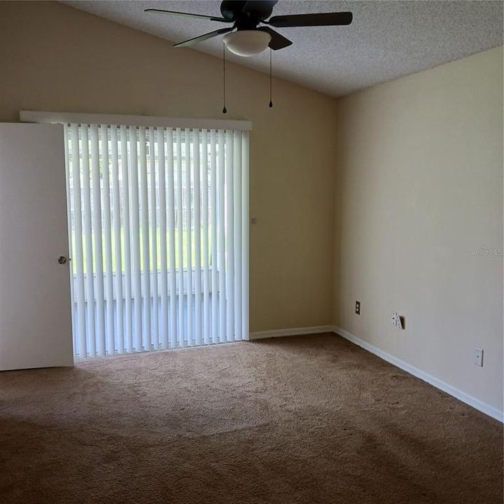 合同活跃: $2,000 (3 贝兹, 2 浴室, 1262 平方英尺)