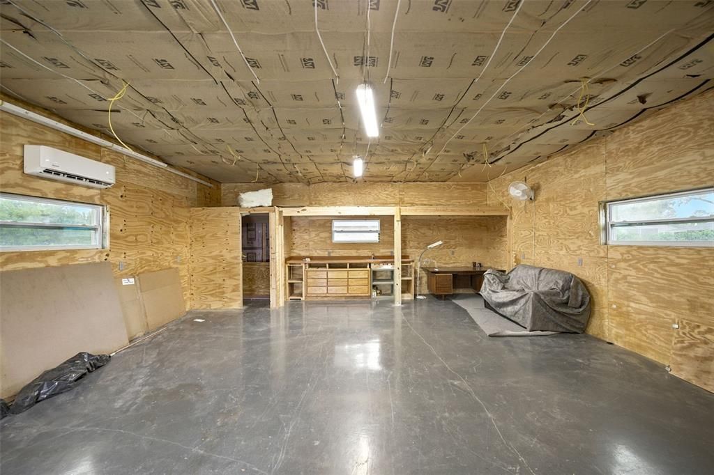 Под контрактом: $824,900 (4 спален, 2 ванн, 2536 Квадратных фут)