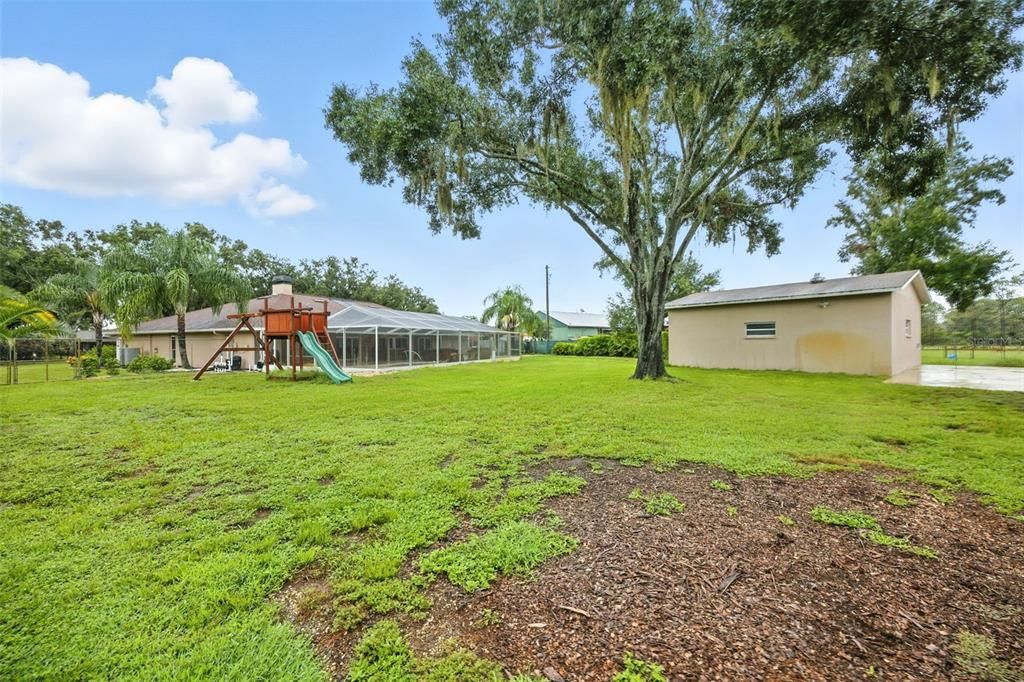 Под контрактом: $824,900 (4 спален, 2 ванн, 2536 Квадратных фут)