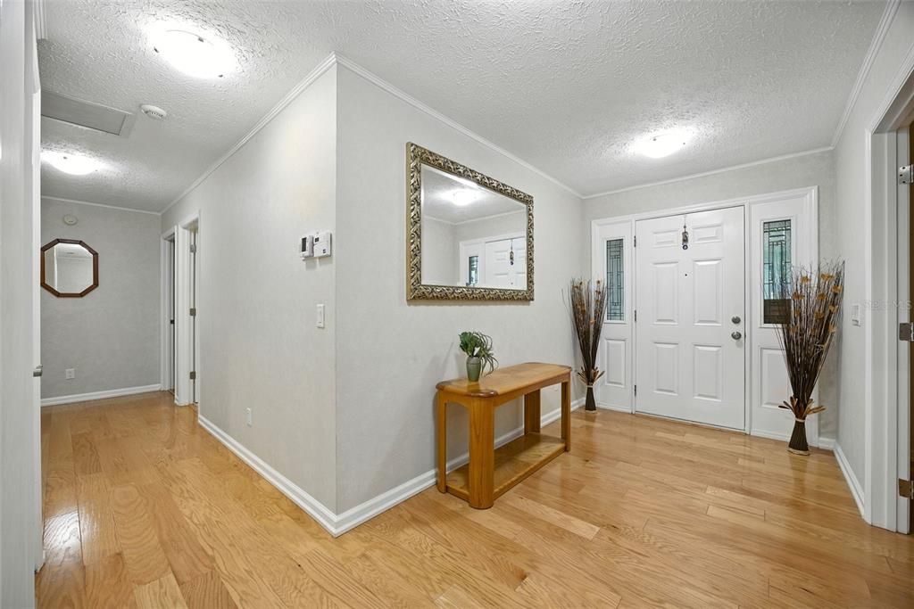 Под контрактом: $824,900 (4 спален, 2 ванн, 2536 Квадратных фут)