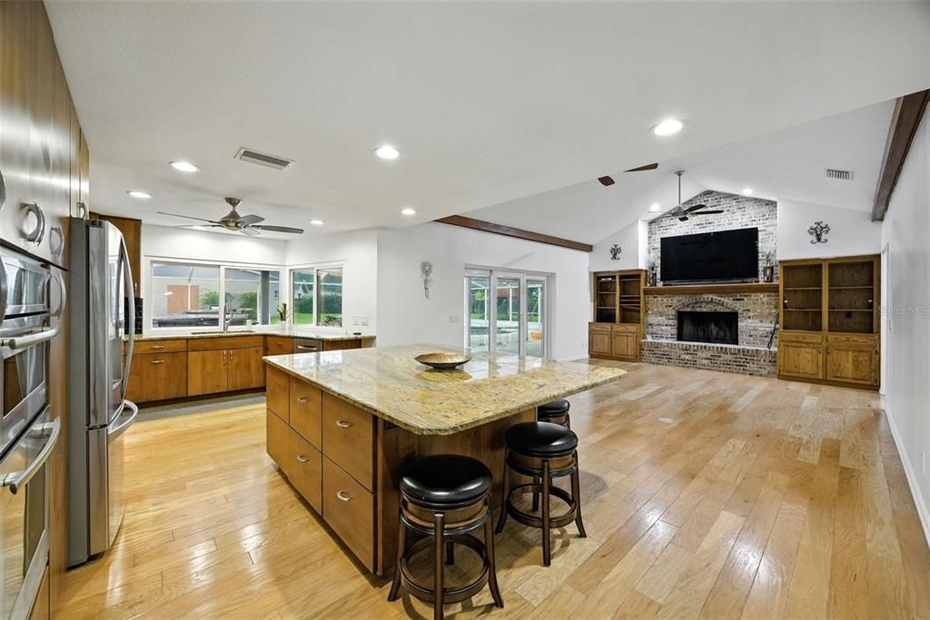 Под контрактом: $824,900 (4 спален, 2 ванн, 2536 Квадратных фут)