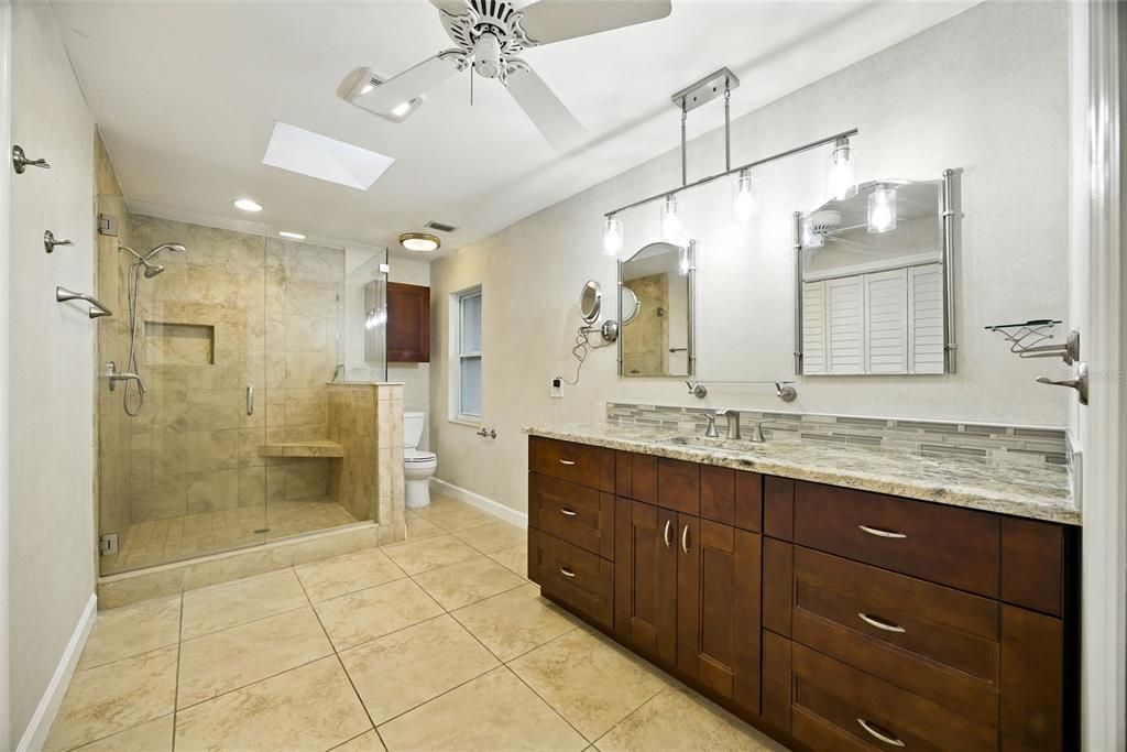 Под контрактом: $824,900 (4 спален, 2 ванн, 2536 Квадратных фут)