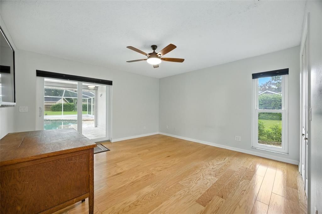 Под контрактом: $824,900 (4 спален, 2 ванн, 2536 Квадратных фут)