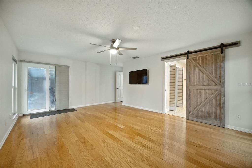 Под контрактом: $824,900 (4 спален, 2 ванн, 2536 Квадратных фут)