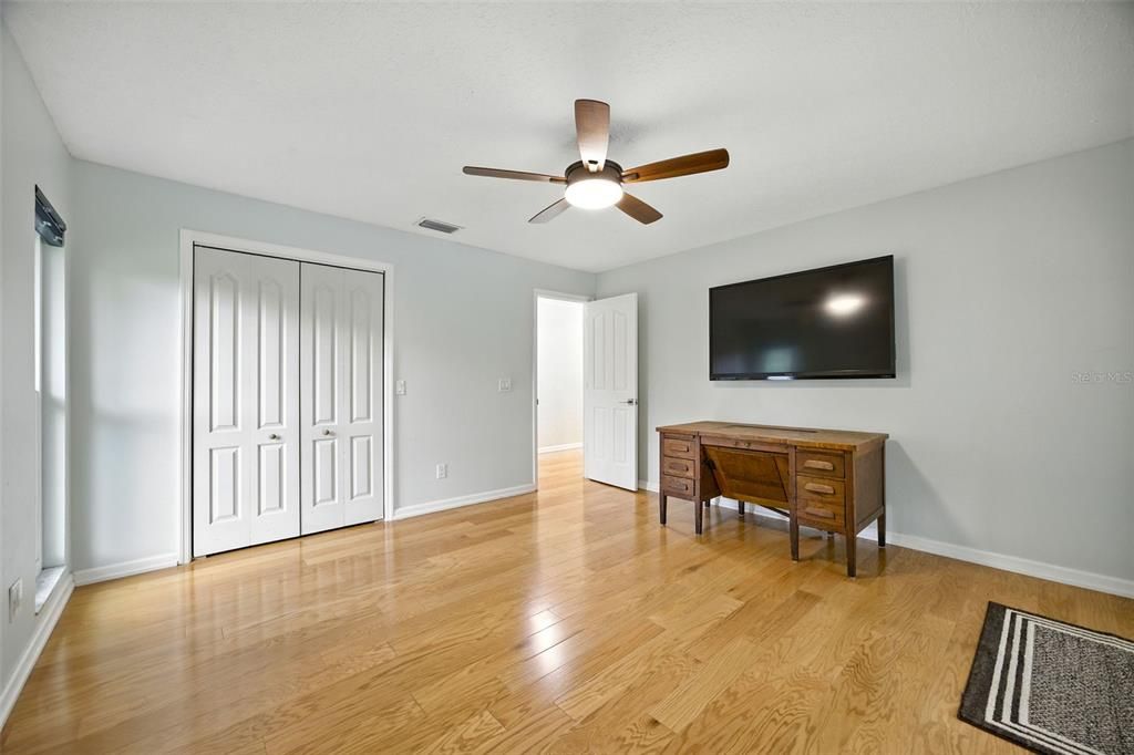 Под контрактом: $824,900 (4 спален, 2 ванн, 2536 Квадратных фут)