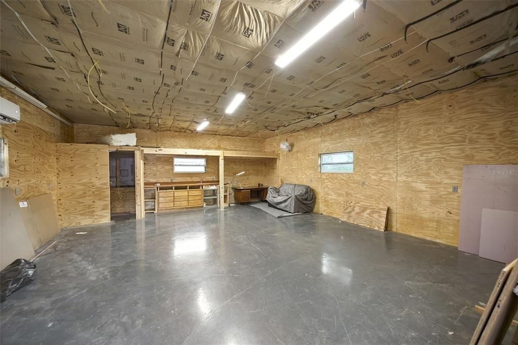 Под контрактом: $824,900 (4 спален, 2 ванн, 2536 Квадратных фут)