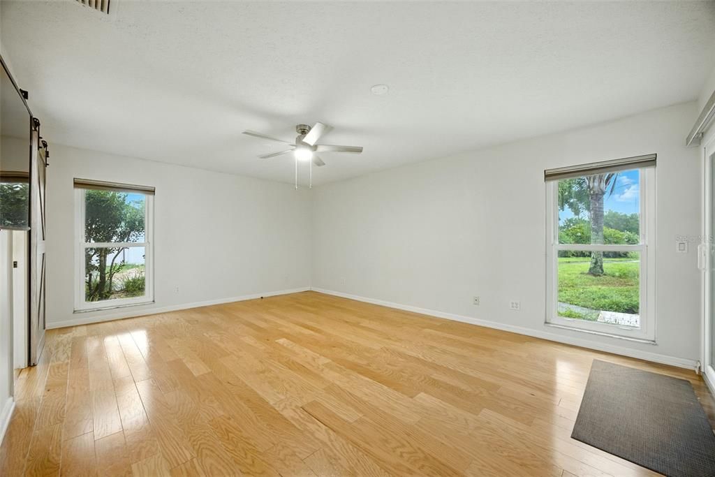 Под контрактом: $824,900 (4 спален, 2 ванн, 2536 Квадратных фут)