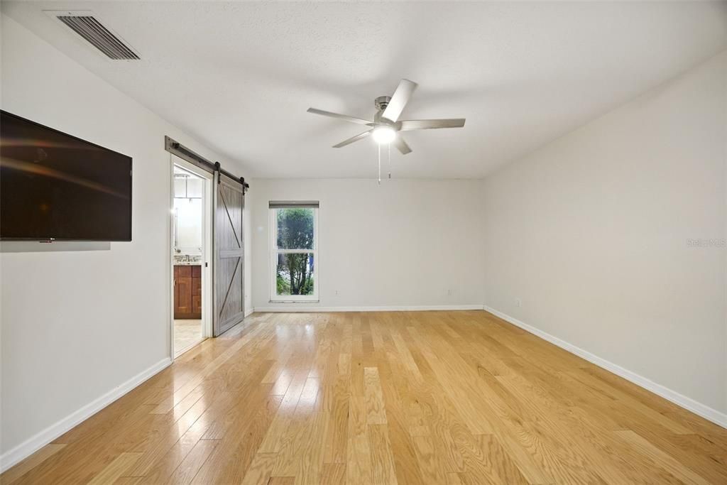 Под контрактом: $824,900 (4 спален, 2 ванн, 2536 Квадратных фут)