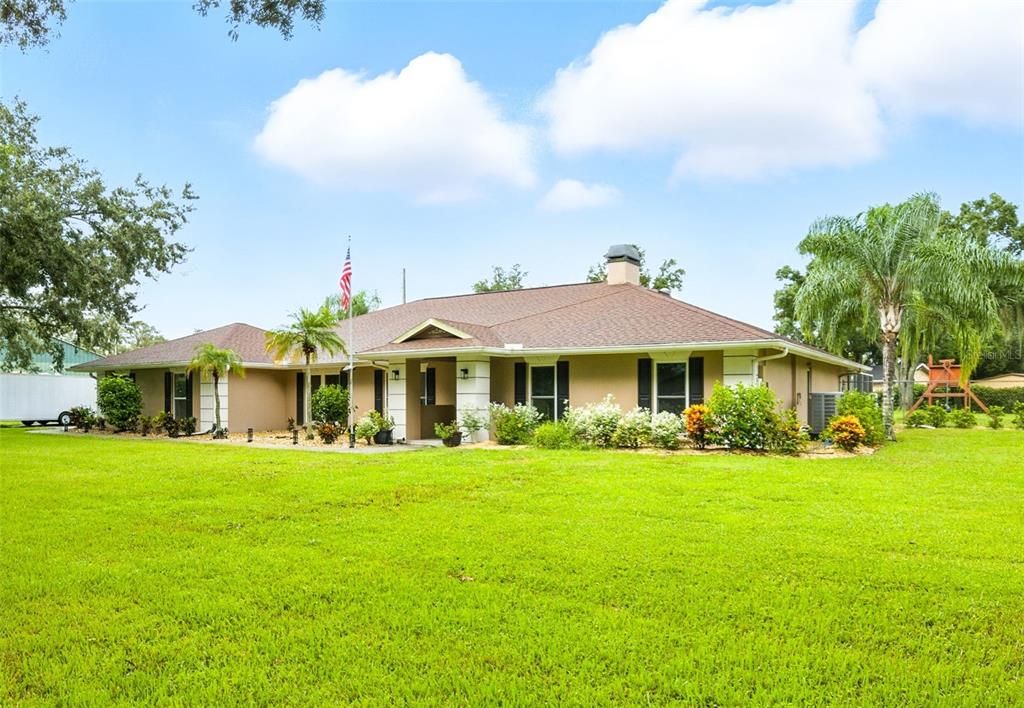 Под контрактом: $824,900 (4 спален, 2 ванн, 2536 Квадратных фут)