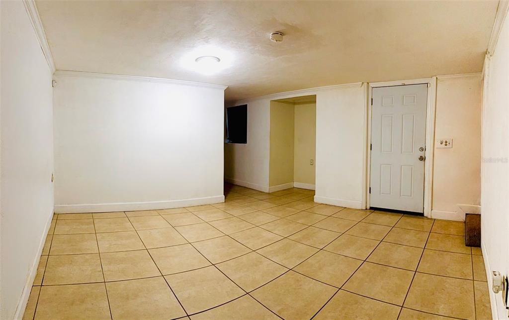 合同活跃: $300,000 (4 贝兹, 3 浴室, 2334 平方英尺)