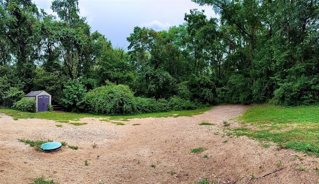 合同活跃: $300,000 (4 贝兹, 3 浴室, 2334 平方英尺)