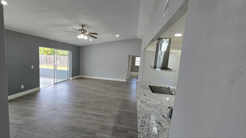 В аренду: $1,800 (3 спален, 2 ванн, 1344 Квадратных фут)