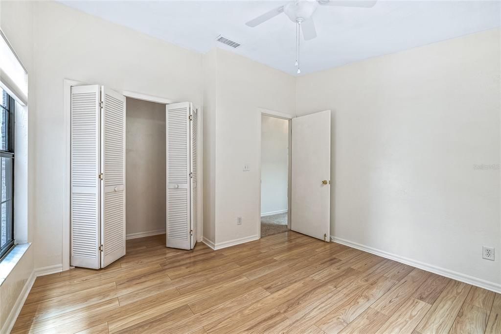 Под контрактом: $215,000 (2 спален, 2 ванн, 1046 Квадратных фут)