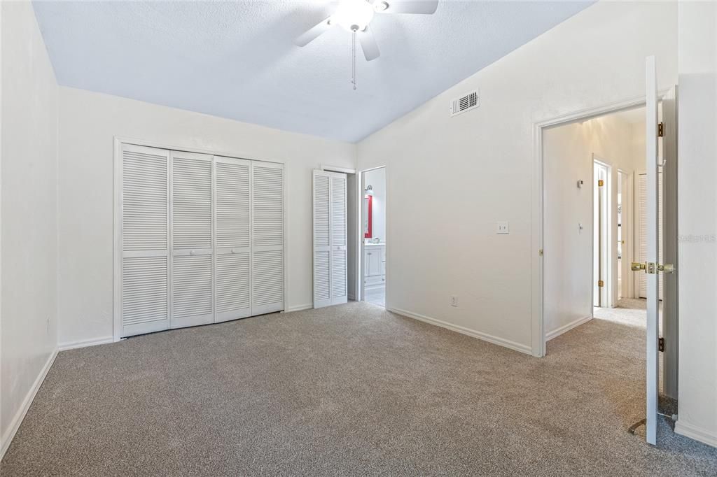 Под контрактом: $215,000 (2 спален, 2 ванн, 1046 Квадратных фут)