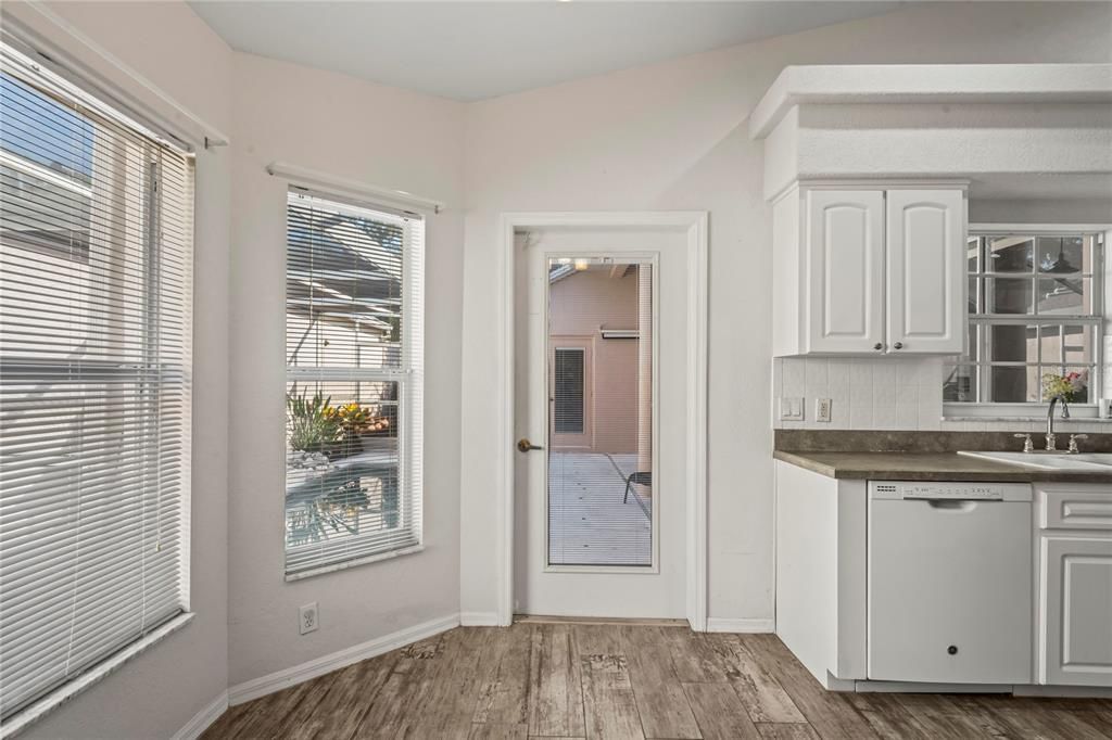 Activo con contrato: $310,000 (3 camas, 2 baños, 1856 Pies cuadrados)