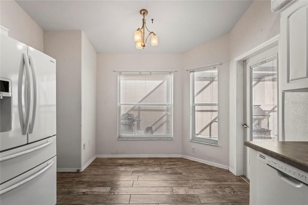 Activo con contrato: $310,000 (3 camas, 2 baños, 1856 Pies cuadrados)