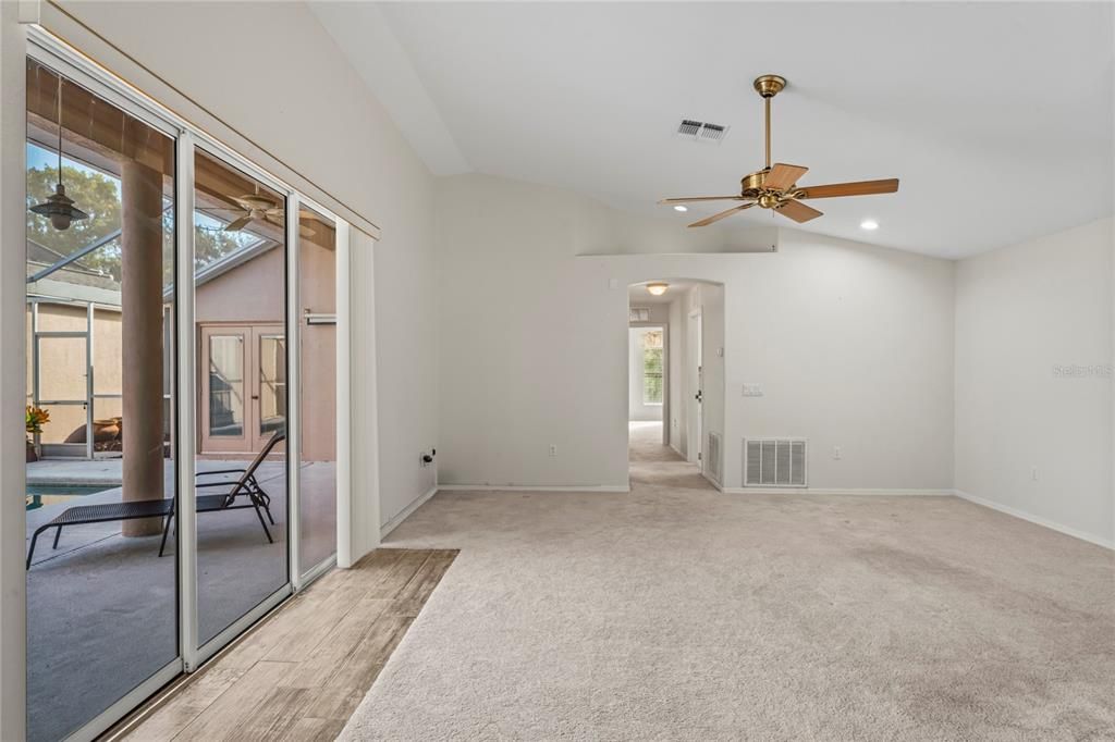 Activo con contrato: $310,000 (3 camas, 2 baños, 1856 Pies cuadrados)