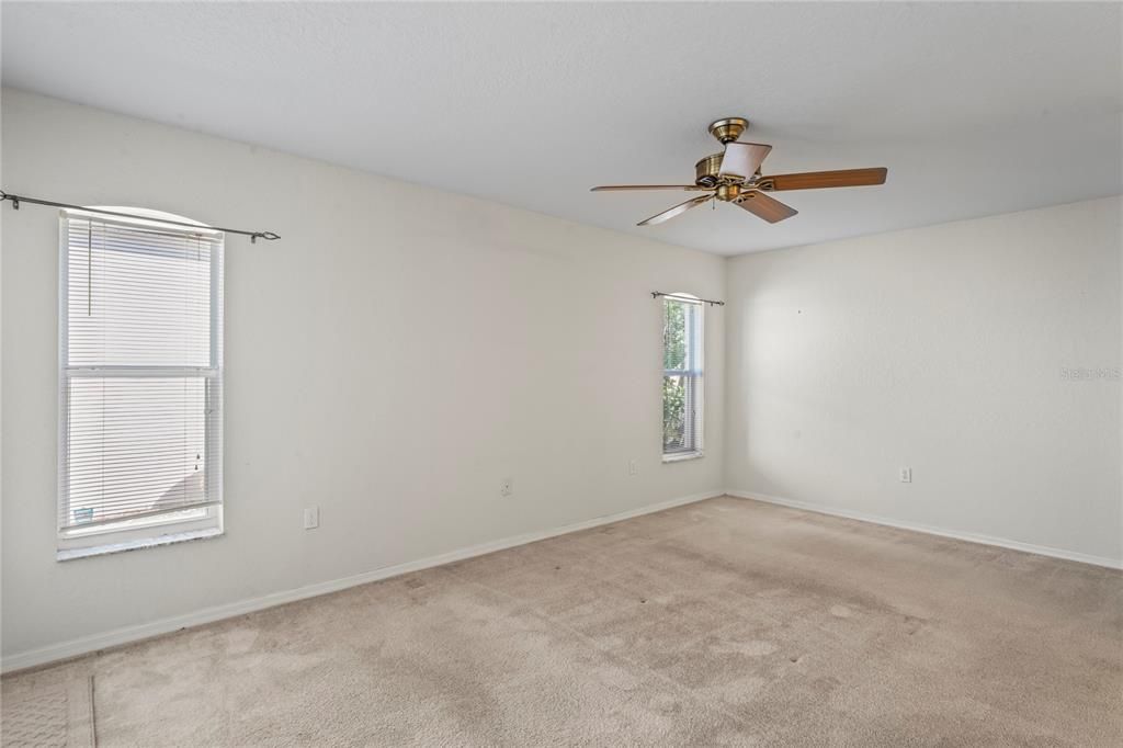 Activo con contrato: $310,000 (3 camas, 2 baños, 1856 Pies cuadrados)