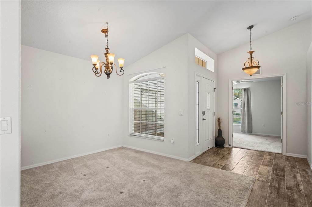 Activo con contrato: $310,000 (3 camas, 2 baños, 1856 Pies cuadrados)