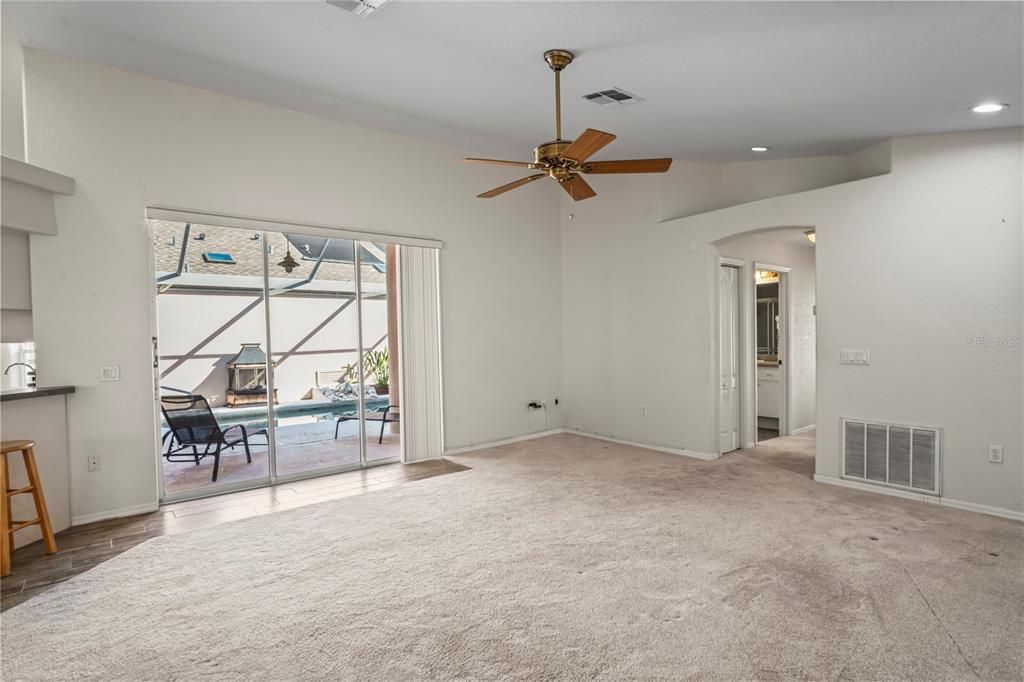 Activo con contrato: $310,000 (3 camas, 2 baños, 1856 Pies cuadrados)