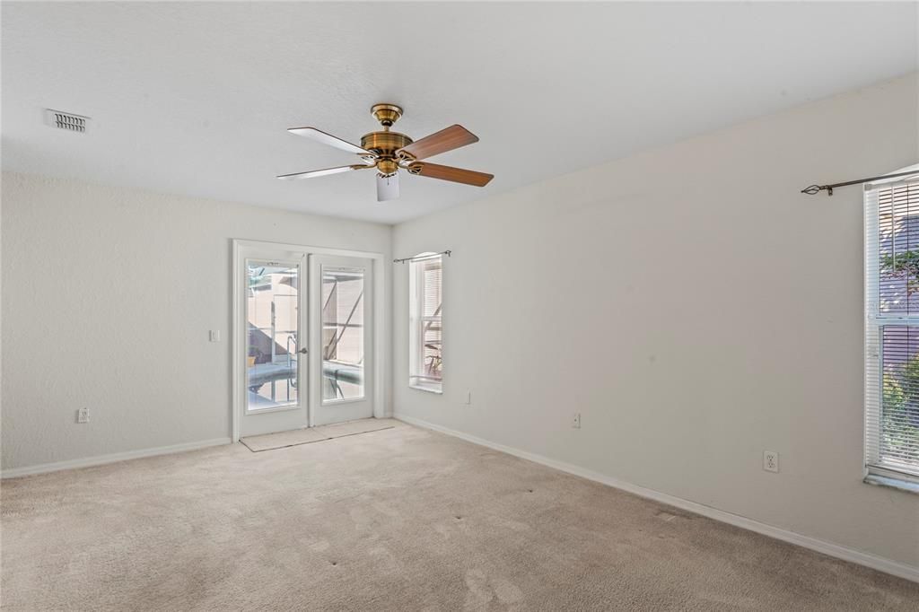 Activo con contrato: $310,000 (3 camas, 2 baños, 1856 Pies cuadrados)