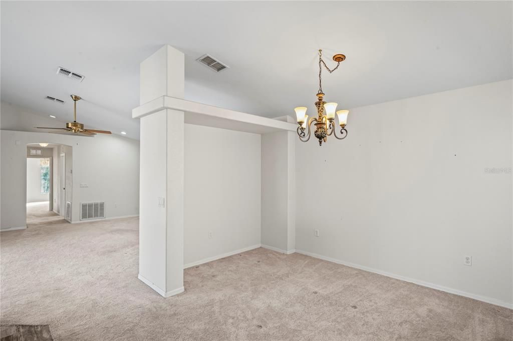 Activo con contrato: $310,000 (3 camas, 2 baños, 1856 Pies cuadrados)