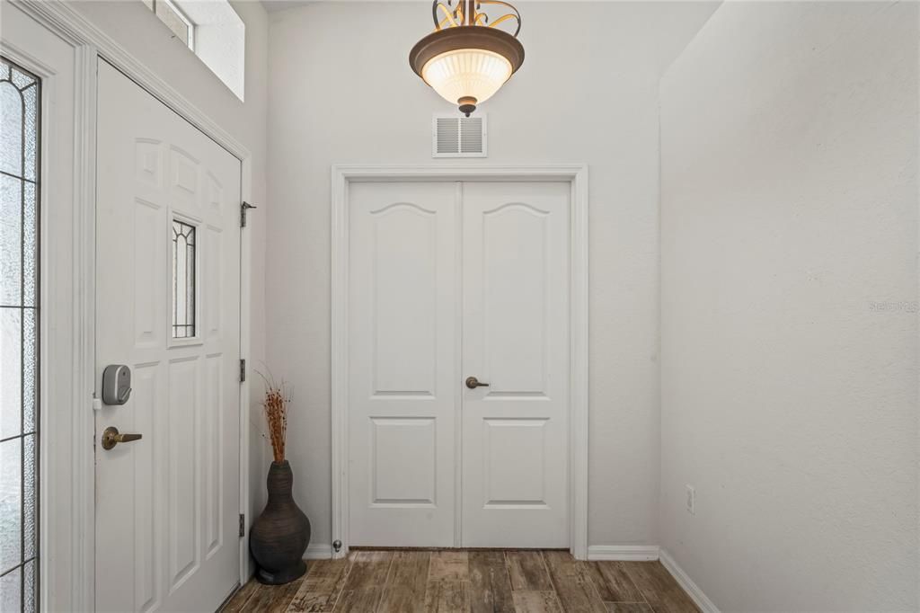 Activo con contrato: $310,000 (3 camas, 2 baños, 1856 Pies cuadrados)